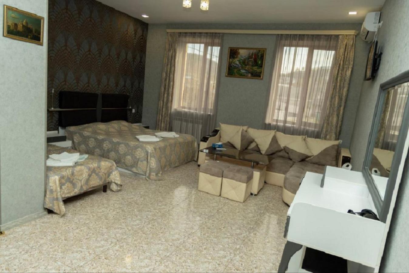 Noyemburg Hotel Noyemberyan المظهر الخارجي الصورة
